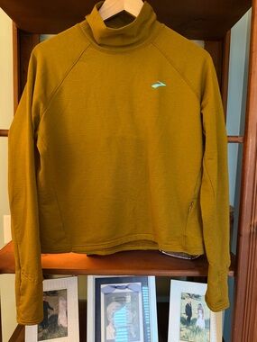 Brooks Mustard Yellow Athletic Top with Teal Accent